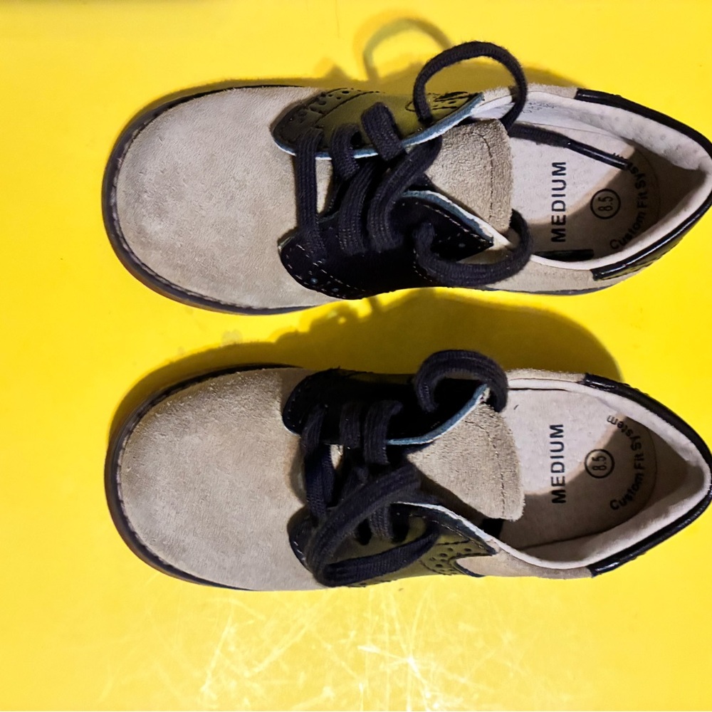 Footworks toddler Tan and Black and cream dress shoes 8.5